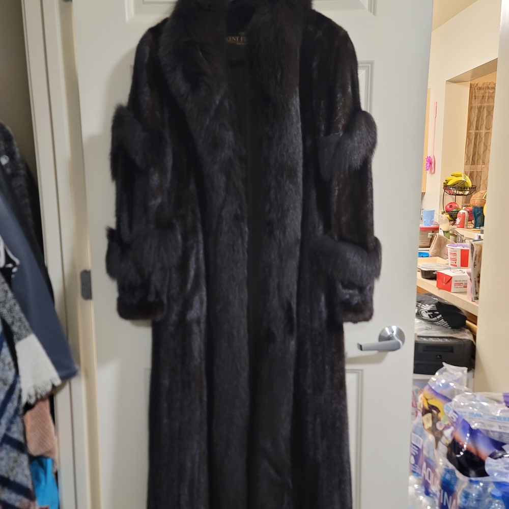 AUTHENTIC MINK Elegant Large Long Mahogony Dark Brown (Almost Black) Fur Coat